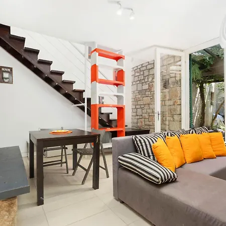 Orange Old Town Apartment